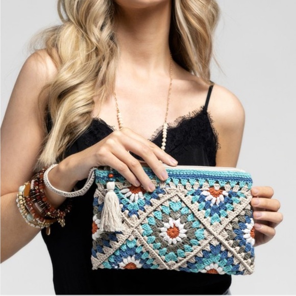 Handmade Granny Square Crochet Tile Pouch/ Clutch/ wristlet in Periwinkle blue - Picture 2 of 14